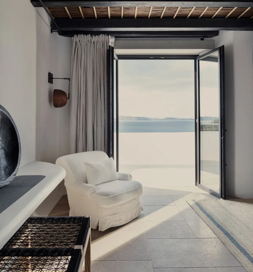 Artemis-Villa-Master-Bedroom-1st-floor_880x945.jpg